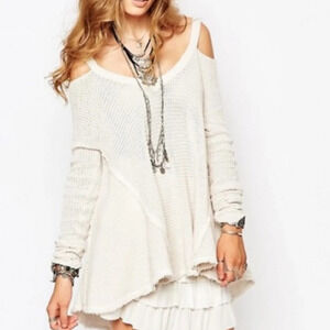 Free People Cream Cold-Shoulder V-Neck Oversized Knit Sweater